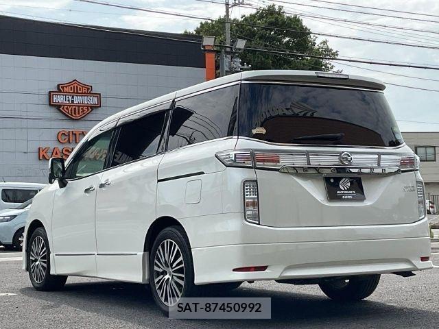 Nissan ELGRAND 2017-01 8883576-11