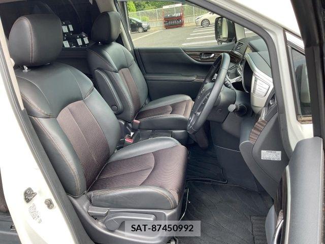 Nissan ELGRAND 2017-01 8883576-15