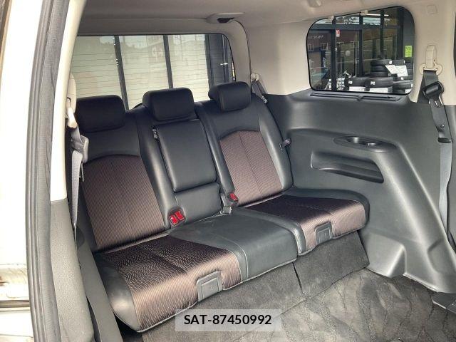 Nissan ELGRAND 2017-01 8883576-17