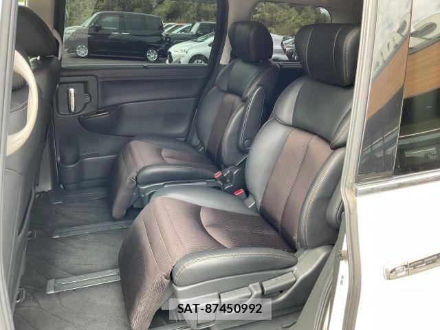 Nissan ELGRAND 2017-01 8883576-19