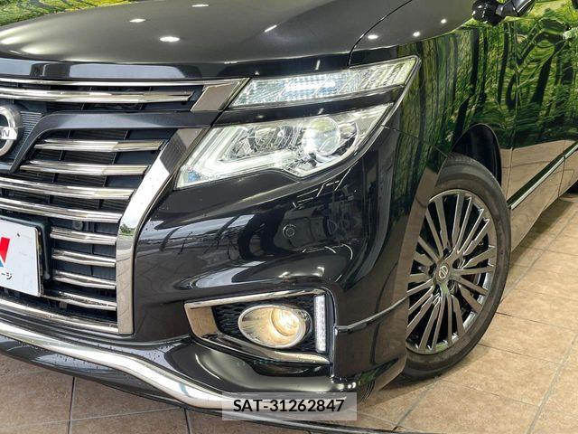 Nissan ELGRAND 2019-10 8883577-12