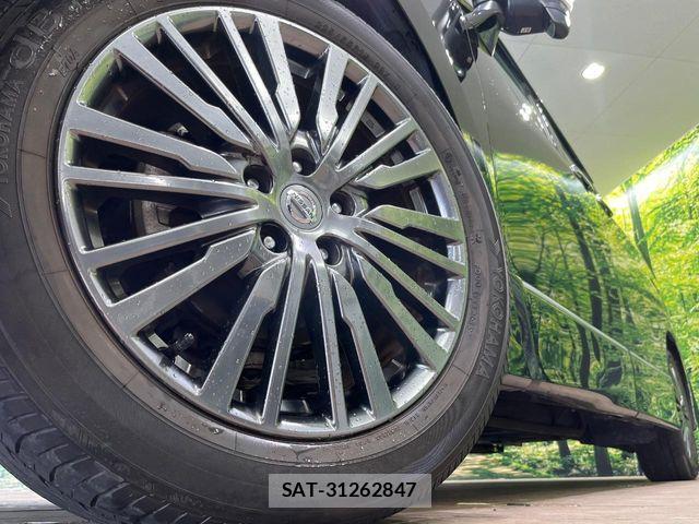 Nissan ELGRAND 2019-10 8883577-13