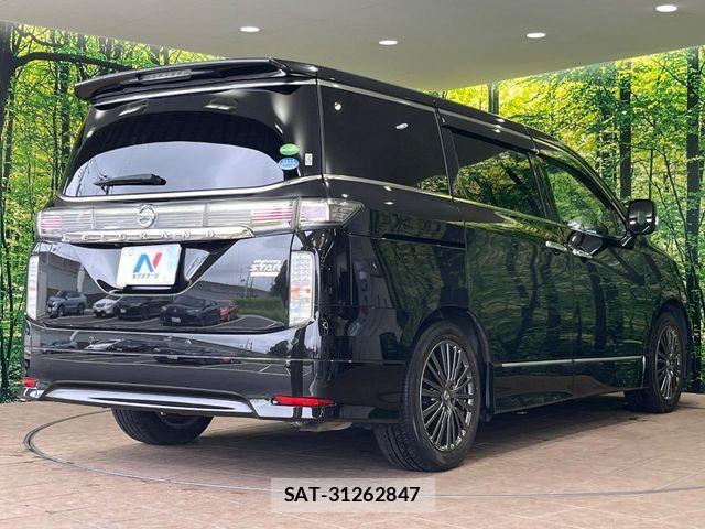 Nissan ELGRAND 2019-10 8883577-17