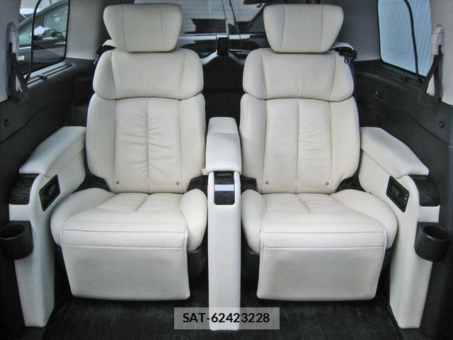 Nissan ELGRAND 2019-08 781231-22