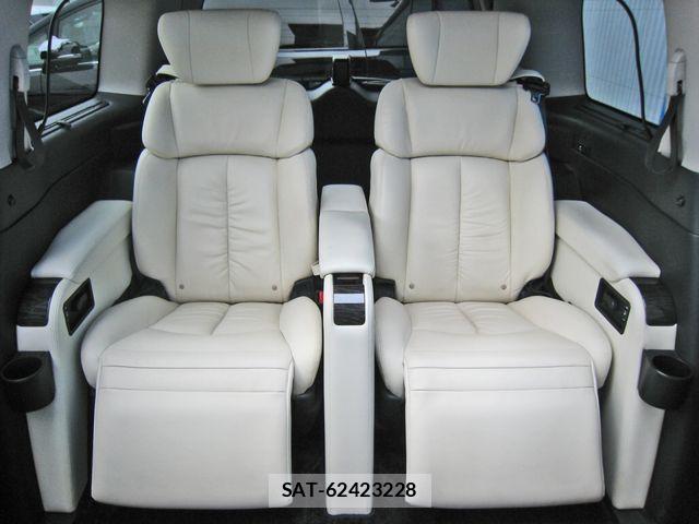 Nissan ELGRAND 2019-08 781231-23