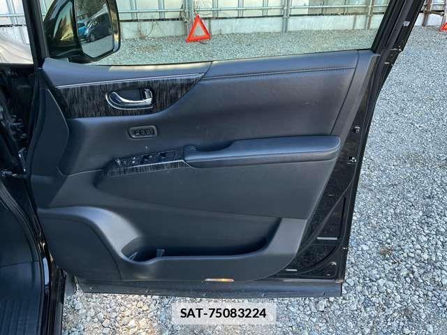 Nissan ELGRAND 2016-01 802128-13