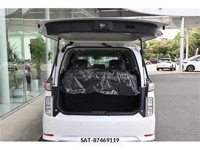Nissan ELGRAND 2023-06 1220782-16