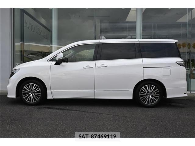 Nissan ELGRAND 2023-06 1220782-1
