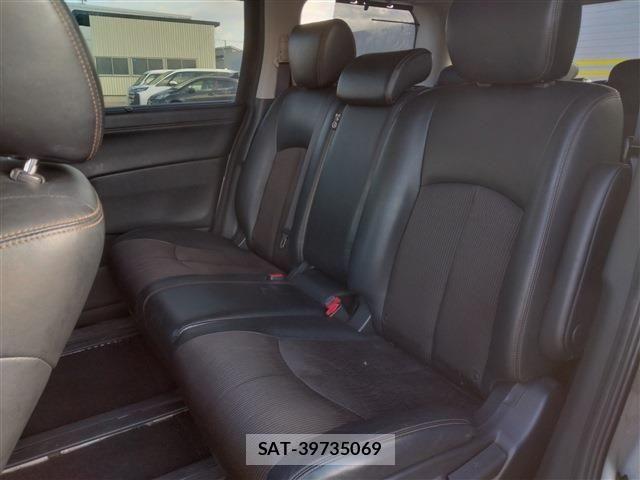 Nissan ELGRAND 2016-02 3372654-11