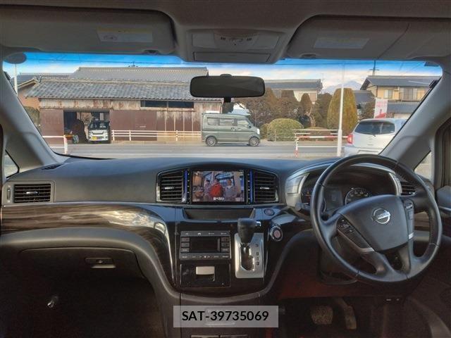 Nissan ELGRAND 2016-02 3372654-14