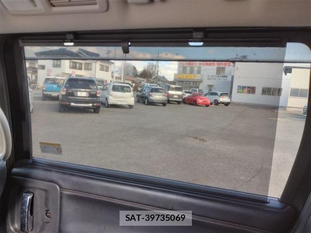 Nissan ELGRAND 2016-02 3372654-16