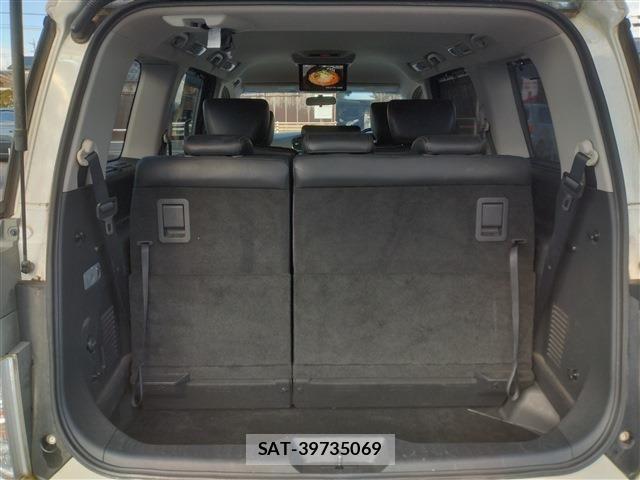 Nissan ELGRAND 2016-02 3372654-17