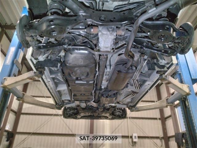 Nissan ELGRAND 2016-02 3372654-18