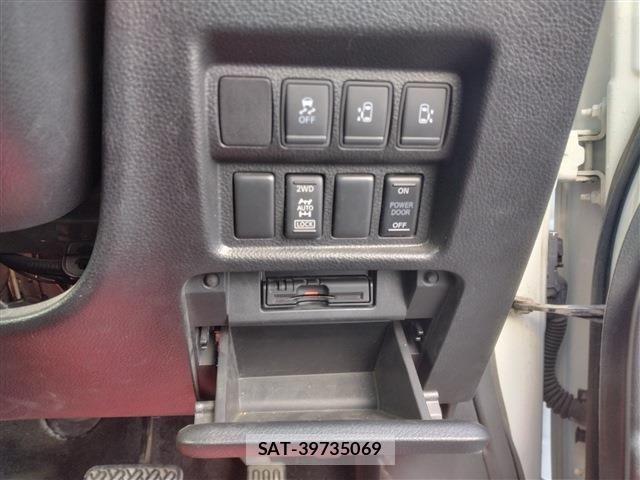 Nissan ELGRAND 2016-02 3372654-22