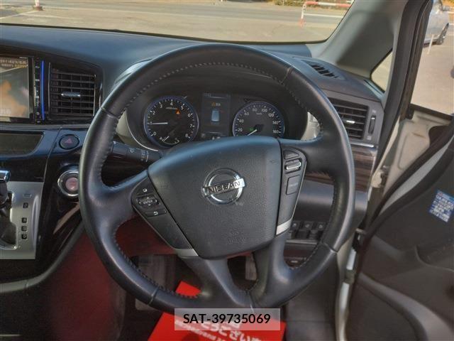 Nissan ELGRAND 2016-02 3372654-24