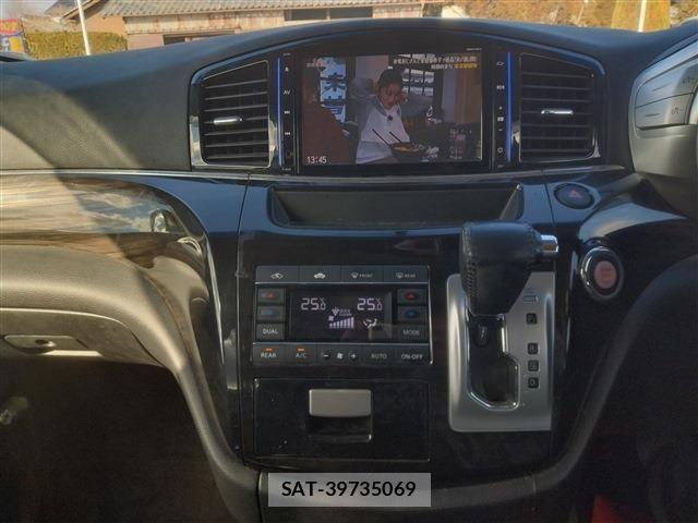 Nissan ELGRAND 2016-02 3372654-25