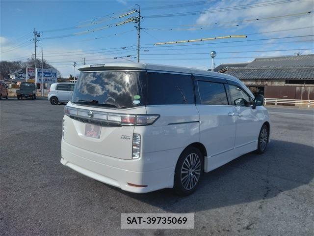 Nissan ELGRAND 2016-02 3372654-4