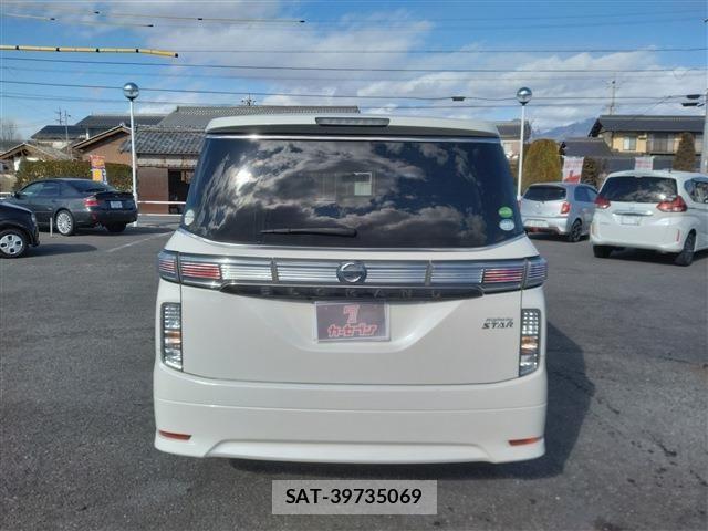 Nissan ELGRAND 2016-02 3372654-5