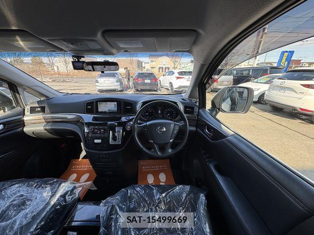 Nissan ELGRAND 2018-02 3668391-15