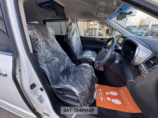 Nissan ELGRAND 2018-02 3668391-16