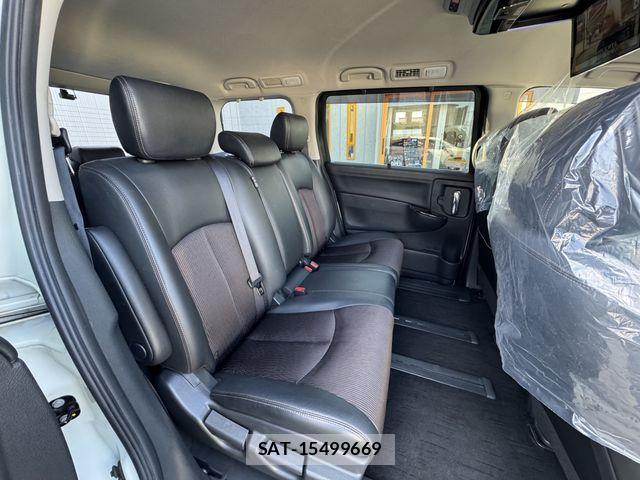 Nissan ELGRAND 2018-02 3668391-17