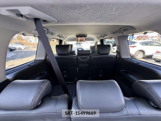 Nissan ELGRAND 2018-02 3668391-18