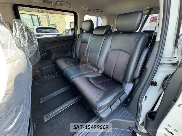 Nissan ELGRAND 2018-02 3668391-19