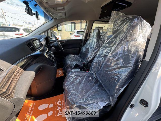 Nissan ELGRAND 2018-02 3668391-20