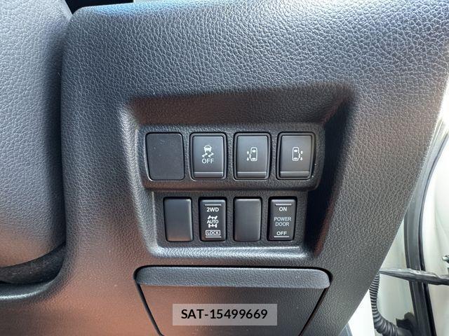 Nissan ELGRAND 2018-02 3668391-24