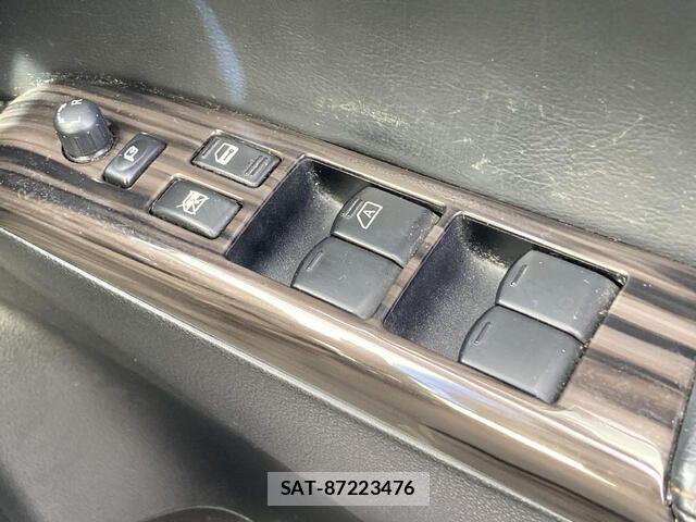 Nissan ELGRAND 2015-12 4041648-14