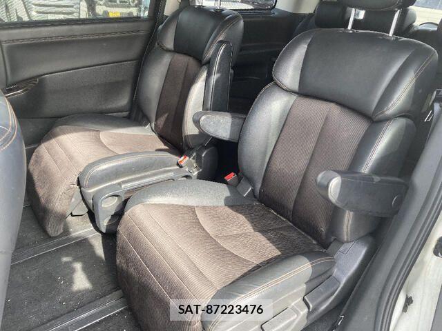 Nissan ELGRAND 2015-12 4041648-17
