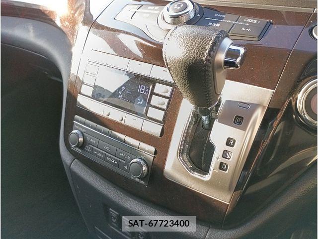 Nissan ELGRAND 2013-07 4638814-19