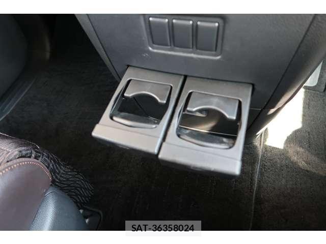 Nissan ELGRAND 2022-07 6004965-26