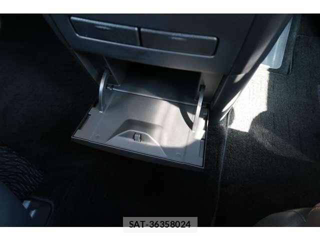 Nissan ELGRAND 2022-07 6004965-27