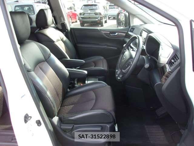 Nissan ELGRAND 2016-09 6303948-10