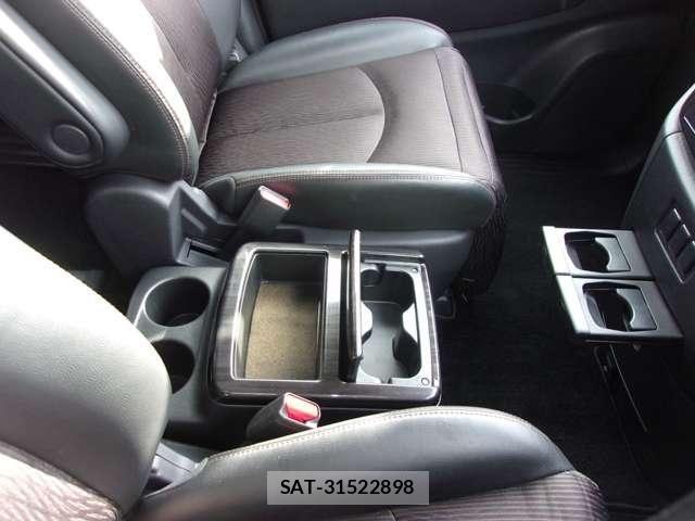Nissan ELGRAND 2016-09 6303948-26