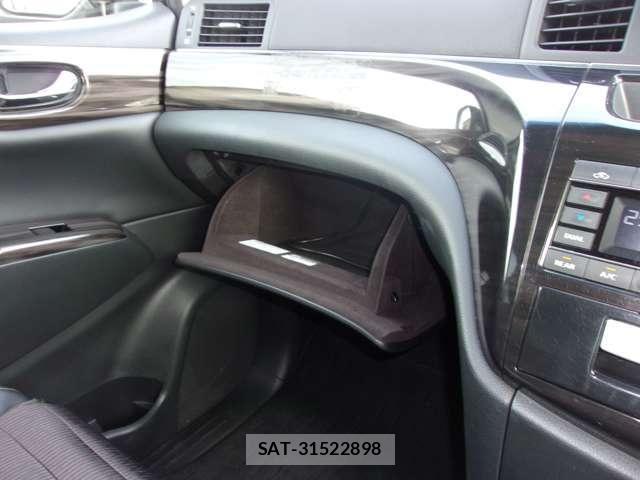 Nissan ELGRAND 2016-09 6303948-27