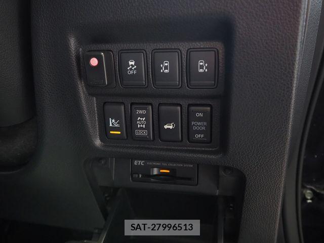 Nissan ELGRAND 2016-02 6611729-17