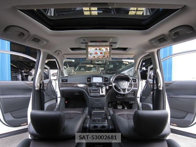 Nissan ELGRAND 2019-08 6611728-9