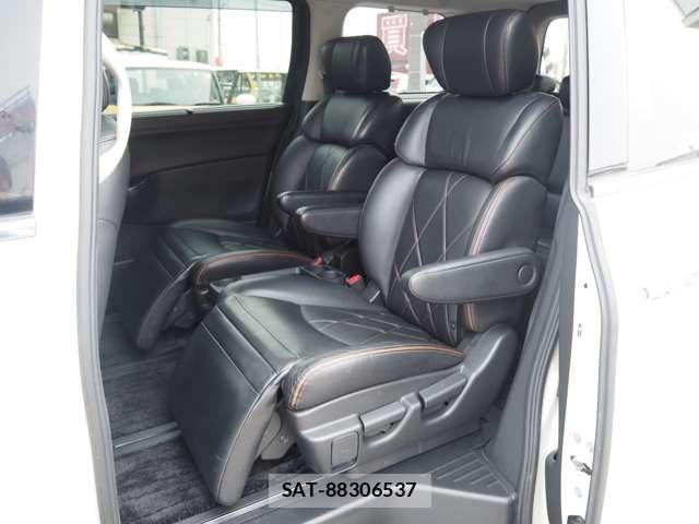 Nissan ELGRAND 2014-01 6751468-9