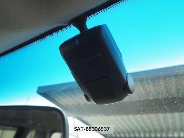Nissan ELGRAND 2014-01 6751468-17