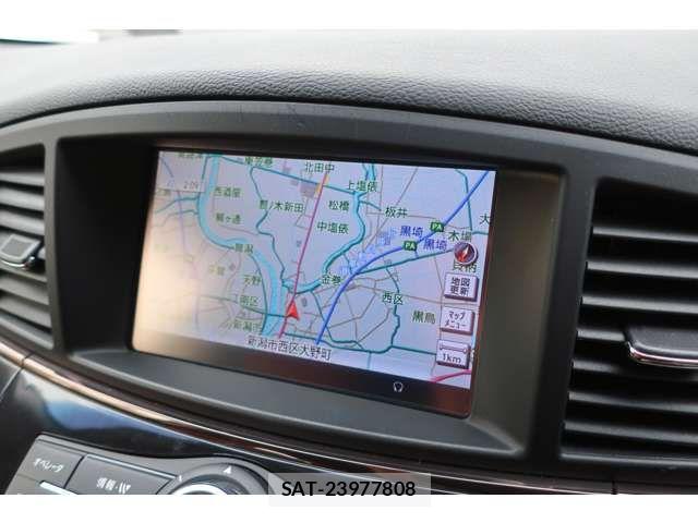 Nissan ELGRAND 2018-03 6904734-12