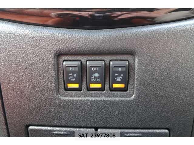 Nissan ELGRAND 2018-03 6904734-16