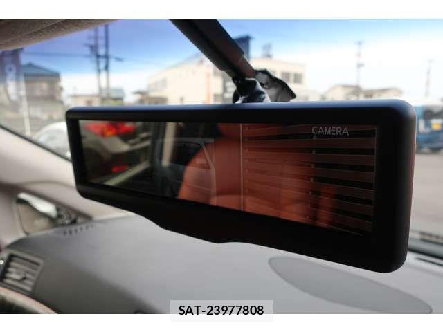 Nissan ELGRAND 2018-03 6904734-18