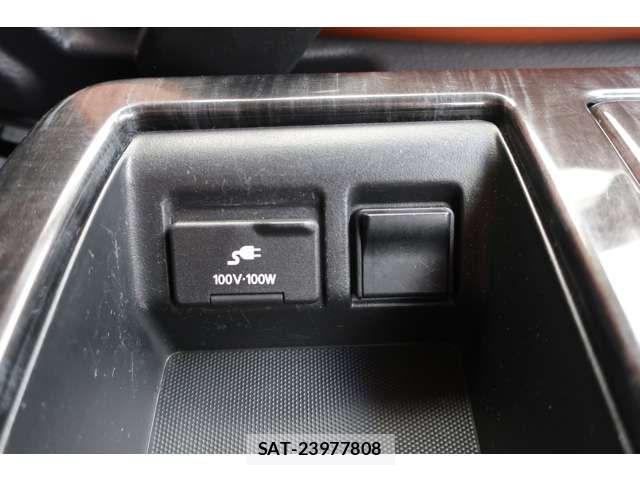 Nissan ELGRAND 2018-03 6904734-19