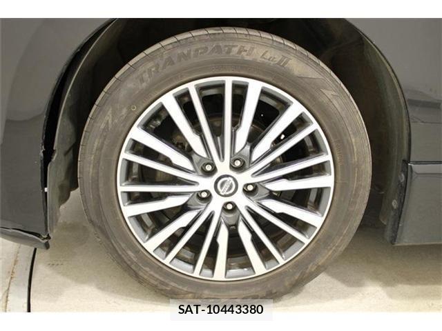 Nissan ELGRAND 2021-03 6904735-24