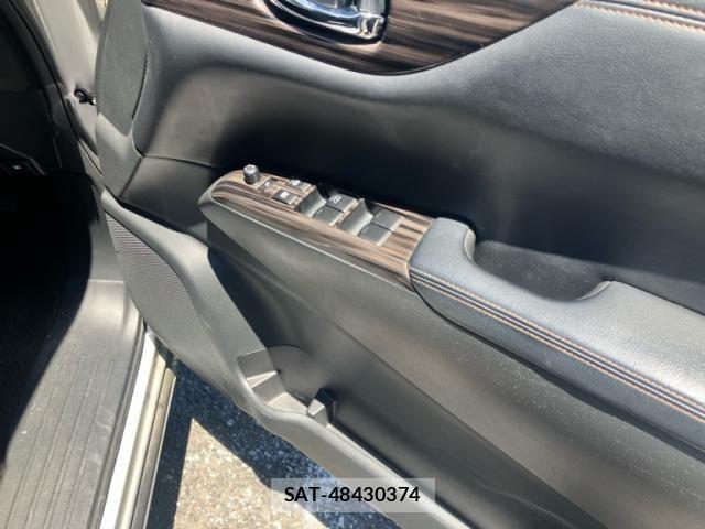 Nissan ELGRAND 2015-09 7218099-11
