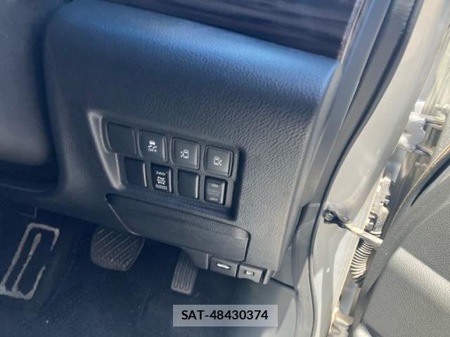 Nissan ELGRAND 2015-09 7218099-12