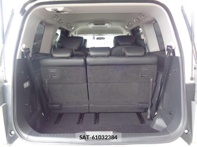 Nissan ELGRAND 2016-09 7271856-12