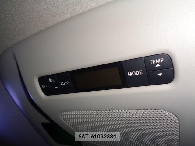 Nissan ELGRAND 2016-09 7271856-26